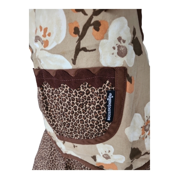 Bagolitas Floral Apron with Brown Accents Ruffle Neutral Cooking Kitchen - Picture 5 of 6